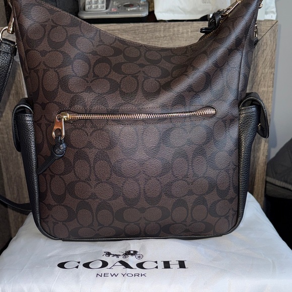 Coach Signature Brown and Black Shoulder Bag with duster - Picture 4 of 6